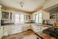 Einzigartige 14-Zimmer Villa mit Pool und Dachterrasse, Nähe Wilhelminenschloss