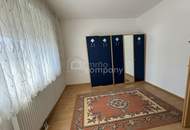 Riesenhaus nur mit Innenhof.... viel Platz - wenig Arbeit