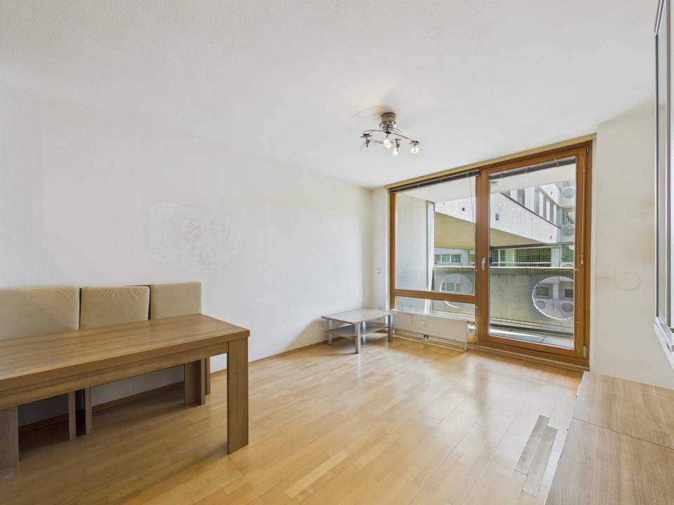 Urban wohnen mir Freiraum: 2 - Zimmer Wohnung mit Loggia &amp; Tiefgaragenstellplatz