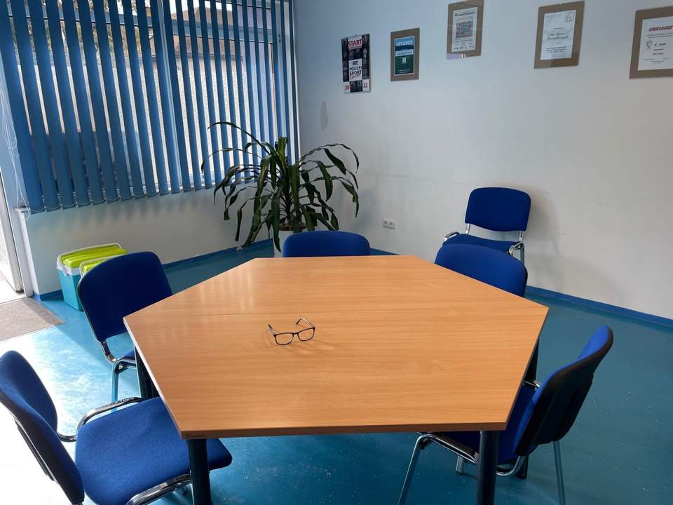 Praxis, Büro oder ein STUDIO? Ein modernes Bürogebäude