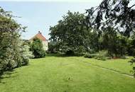 Parkähnlicher 1.168 m² großer Garten mit Pool samt Ein-/Zweifamilienhaus zum Renovieren in ruhiger, sonniger Lage!