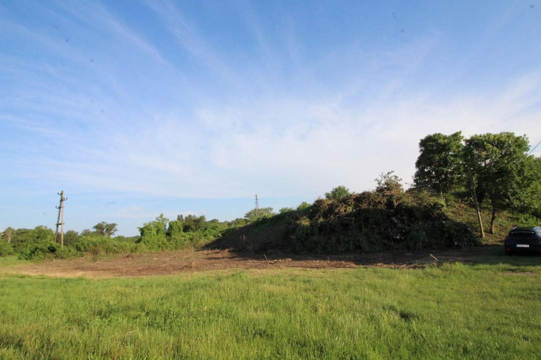 Großer Baugrund 1.870 m², ~ 40% verbaubar