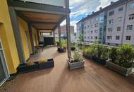 Familienhit! Traumhafte 4 - Zimmer Wohnung mit 63 m² südseitiger Terrasse und Carport