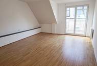 WASAGASSE, FERNBLICK, sonniges 92 m2 Dachgeschoß mit 6 m2 Balkon, 3 Zimmer, Wohnküche, 2 Bäder, Parketten, Hofruhelage