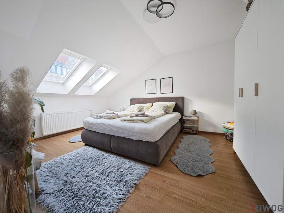 Hofseitige Terrasse | 2-Zimmer-Dachgeschosswohnung in Markt- und U-Bahnnähe