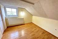 "Haus mit Garten, Pool, und Garage"