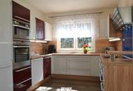 Neuwertiges Haus auf großem Baugrund in Randlage