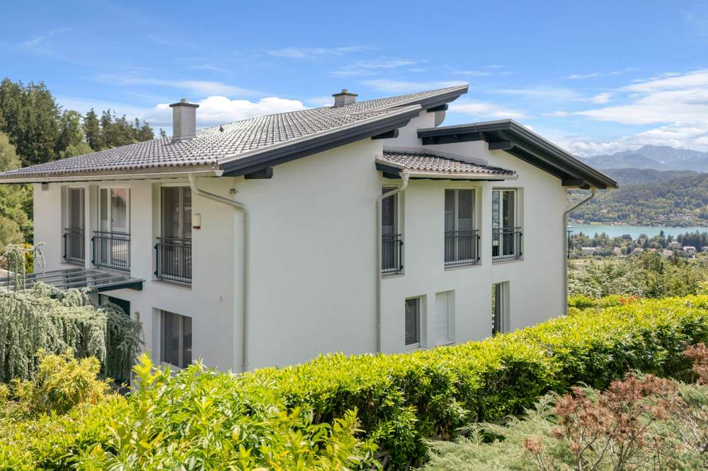 Villa mit spektakulärem Seeblick
