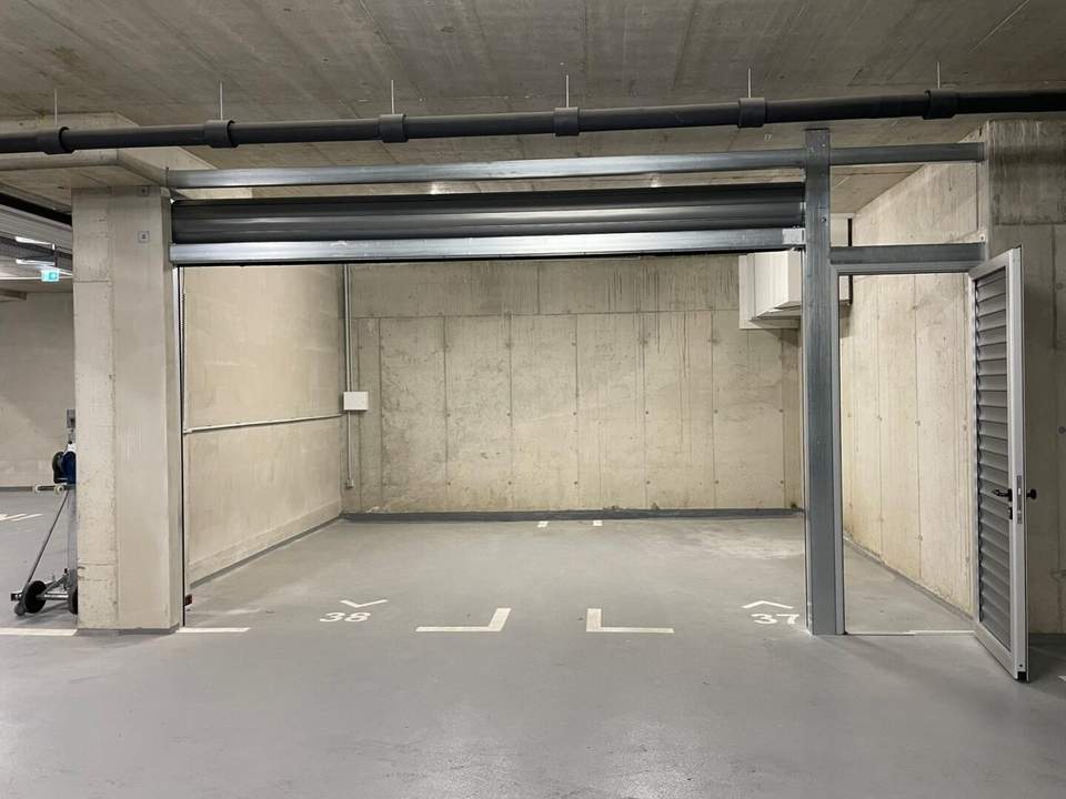 32 m² Lagerfläche/Doppel-Rolltor-Stellplatz zu nur EURO 332,50 Netto/Monat - MIT DIREKTER ZUFAHRT