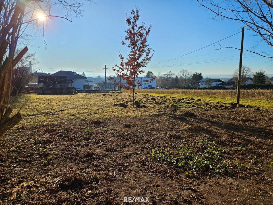 Baugrund mit Ferienhaus in Ostermiething