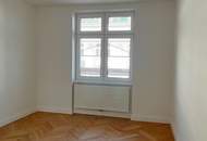 Erstbezug! sanierte Altbau-Wohnung mit Balkon!