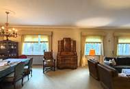 Eine Villa mit Wohnkultur, parkähnlichem Garten und Pool // A Villa of Distinction with Park-Like Garden and Pool //