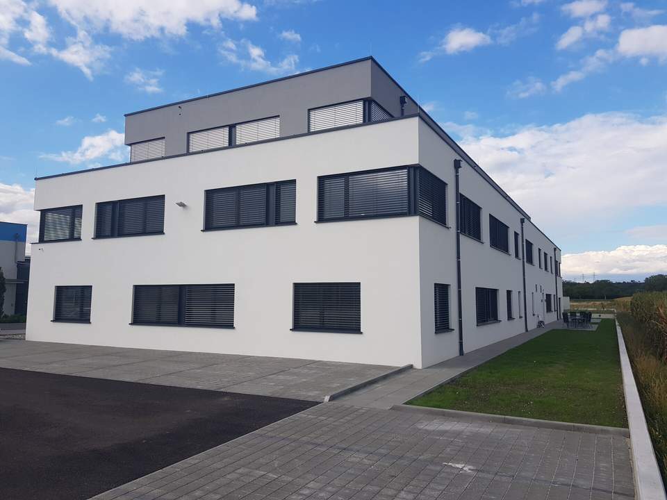 BARRIEREFREIE PRESTIGE-BÜROFLÄCHEN SAMT DIREKTEM BAHNANSCHLUSS ALLES INKLUSIVE