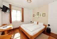 TRADITIONSREICHER WINZERHOF MIT PENSION &amp; HEURIGEN IN BESTER WACHAUER LAGE