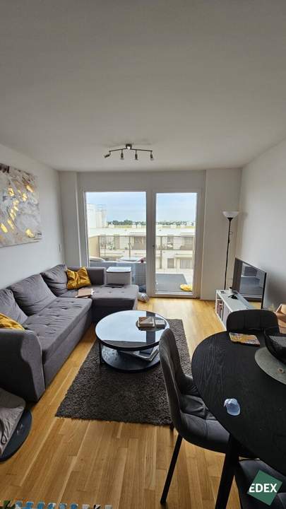 Ab November: Schöne 2-Zimmer-Wohnung mit Balkon nahe U1 Rennbahnweg