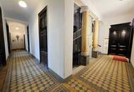 Altbauflair in 1090 Wien mit viel Platz! 5 Zimmer + Stuck + Flügeltüren + Traumhaftes Altbauhaus + Hohe Räume + Tolle Lage beim Liechtensteinpark + Beste Infrastruktur!