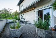 Zweifamilienhaus in schöner grüner Lage mit Swimming-Pool, Sauna.