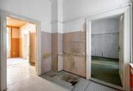 HOFRUHELAGE mit GRÜNBLICK | Sanierungsbedürftiger Altbau | Ca. 8,7 m² Balkon-Option (baubewilligt) | Nähe Einsiedlerpark, U4 Margaretengürtel, künftiger U2-Station Reinprechtsdorfer Straße
