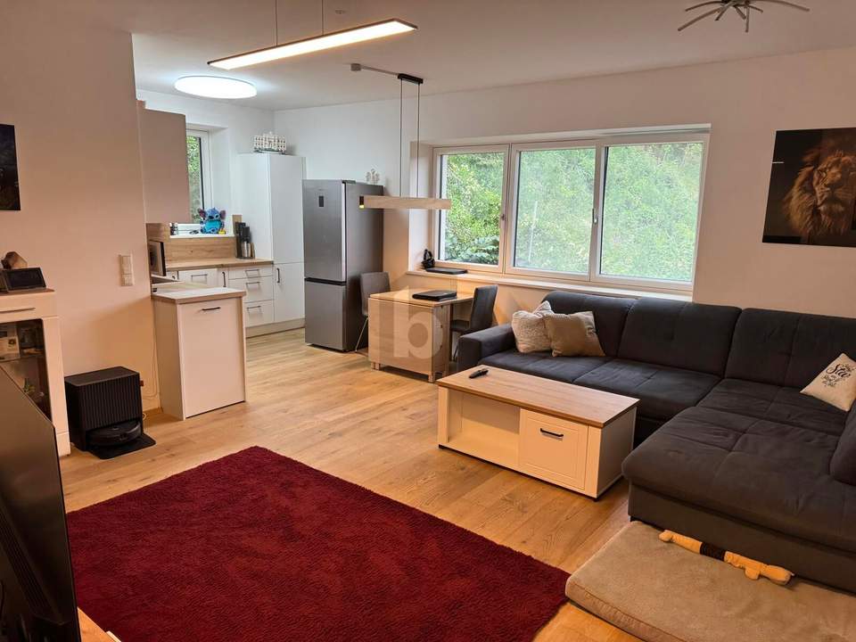 MODERNER, HELLEE WOHNHIT MIT HOCHWERTIGER AUSSTATTUNG UND TRAUMHAFTEM GRÜNBLICK