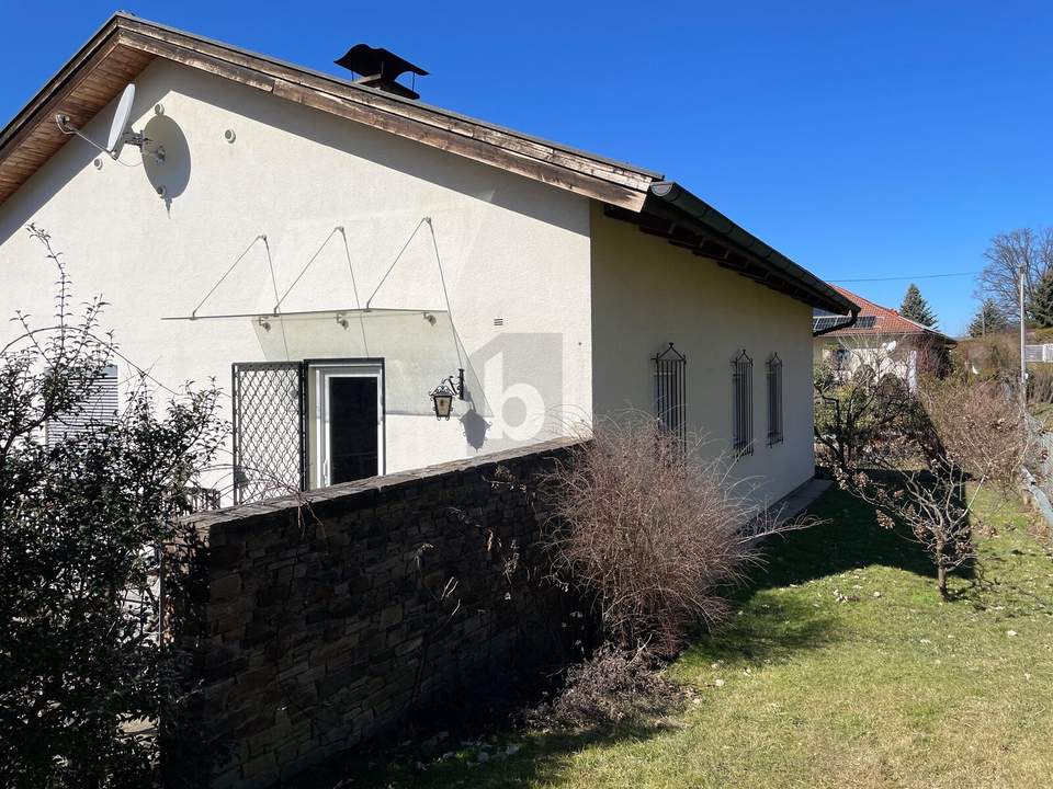 ATTRAKTIVES WOHNEN MIT GROßEM GARTEN IN IDYLLISCHER LAGE