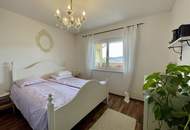 Neuwertige Wohnung mit guter Aufteilung - 2 Carports - ein Raum mit extra Zugang für (Home)Office!
