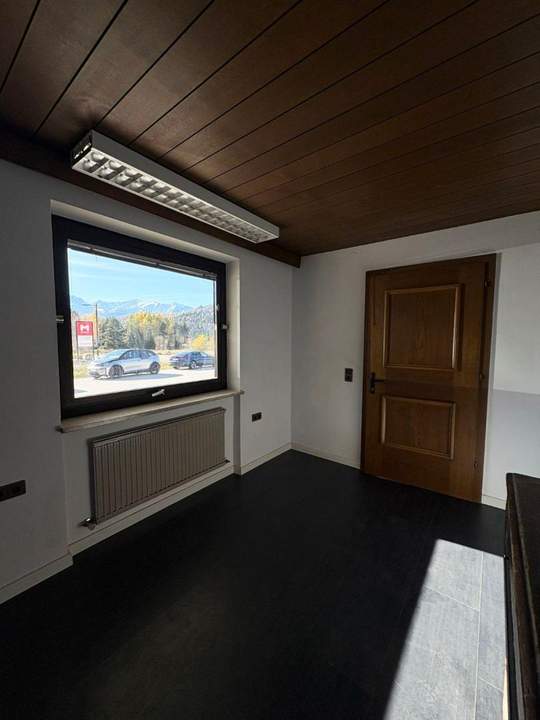 Kleinbüro. EUR 330,00. Sofort beziehbar.