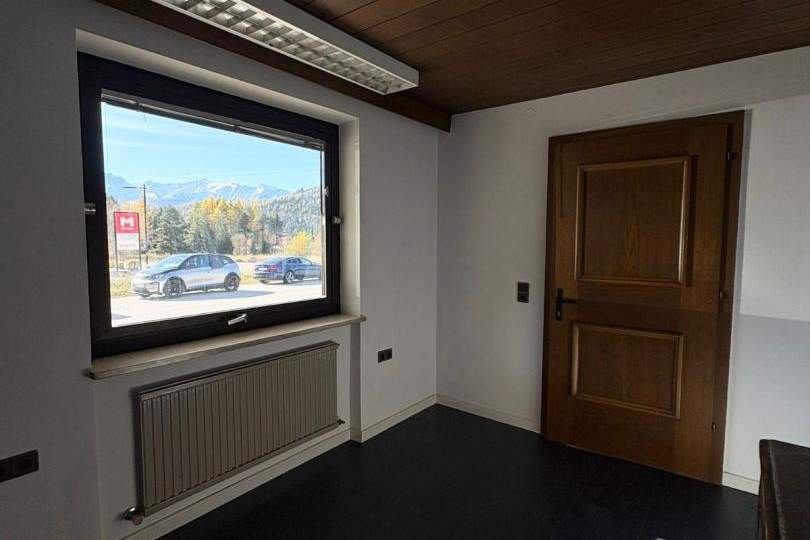 Kleinbüro. EUR 330,00. Sofort beziehbar., Gewerbeobjekt-miete, 330,00,€, 6100 Innsbruck-Land