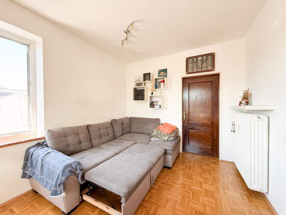 Helle 2 Zi. DG Wohnung in Maxglan