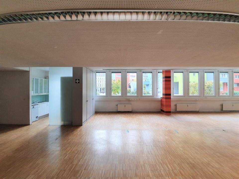 Erfolgreiches Arbeiten auf 500m² moderner Bürofläche "mitten im Dritten"