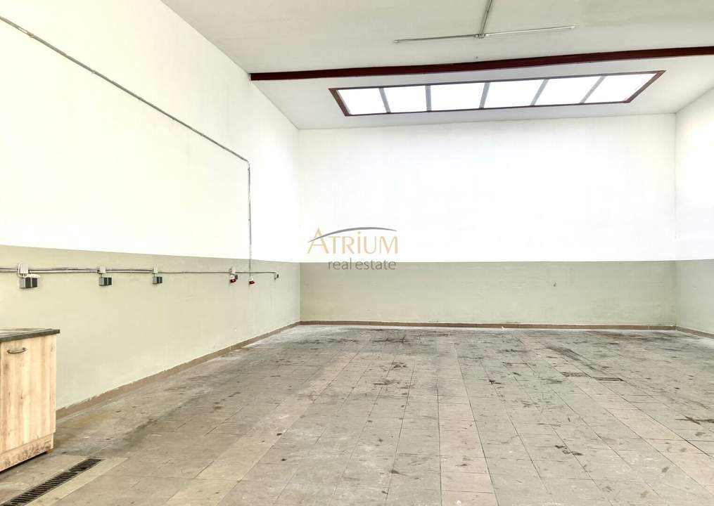 Warmhalle geeignet für Betriebsanlagengenehmigung - Direkte Anbindung zur B17 Richtung Wien.