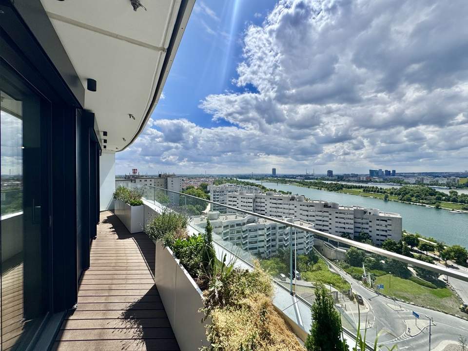 Doorman, Gym, Pool, div. Lounges UND den schönsten Ausblick auf Stephansdom, Prater & Neue Donau