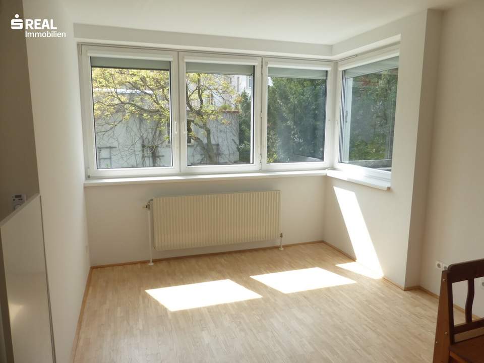 Nahe Sonnbergmarkt - Sonnig - Grünblick - teilmöbliert - Garagenplatz zusätzlich anmietbar