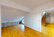 Exklusive Dachwohnung mit Stadtblick im Altbaupalais