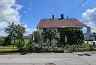 Altes Haus auf schönem Grundstück