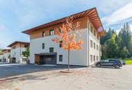 Alpenblick &amp; Wohnkomfort – Stilvolle 4-Zimmer-Wohnung in ruhiger Lage mit Balkon und Carport