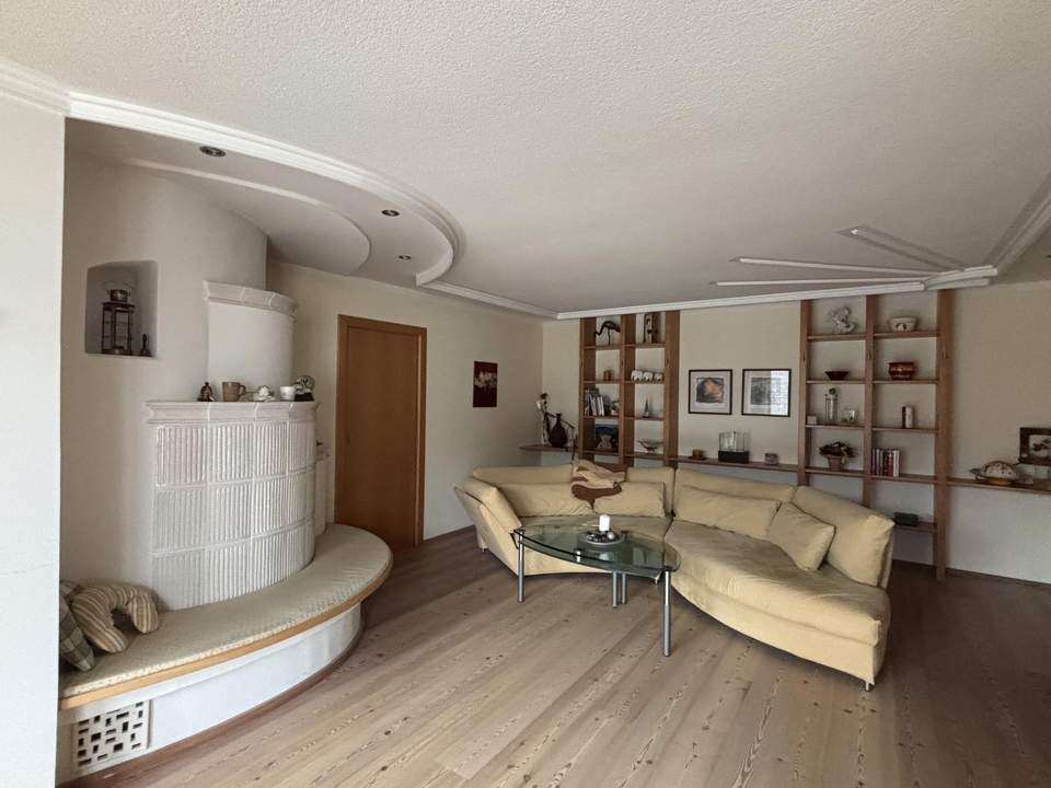 Großzügige, vollmöblierte 190 m² Wohnung: Platz für die ganze Familie