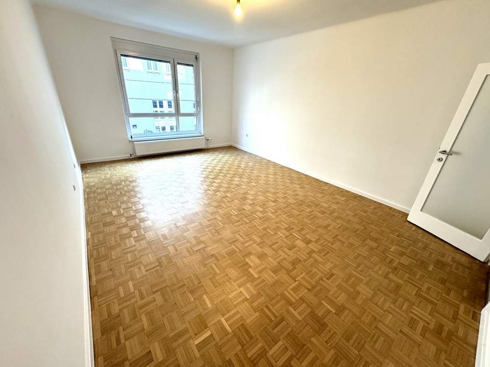 Wunderschöne, frisch kernsanierte 2-Zimmer Wohnung im 1. Liftstock in Top Lage mit 59m²!