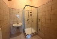 Fenzlgasse - sanierungsbedürftiger 2 Zimmer Altbau mit extra Küche zu vermieten