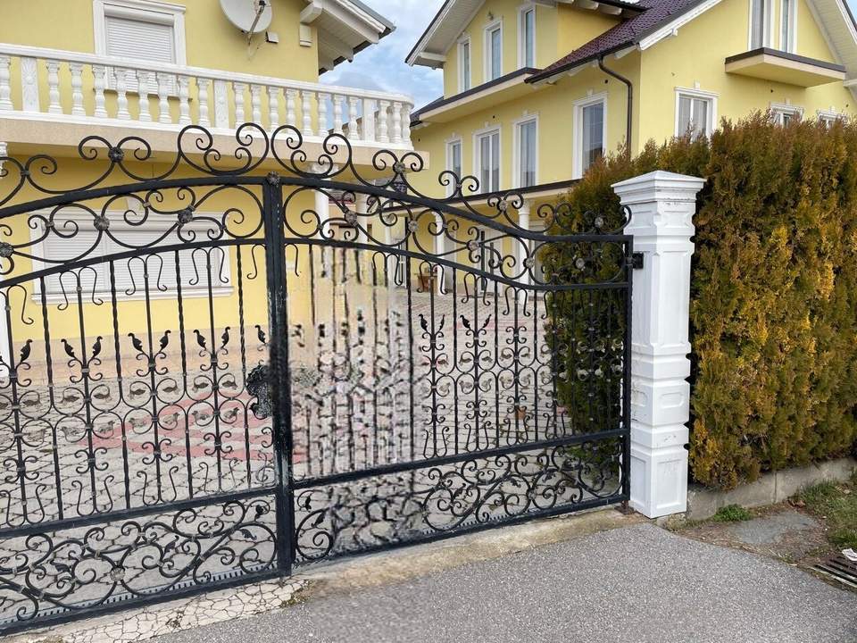Hochwertig ausgestattetes Einfamilienhaus mit einem zusätzlichen Haus