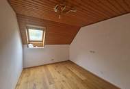 LIEBEVOLLES WOHNJUWEL MIT PARKÄHNLICHEM GARTEN IN TRAUMHAFTER WALDRANDLAGE MIT HERRLICHEM AUSBLICK UNWEIT VOM STAUSEE KRONSEGG