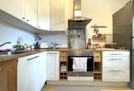 "Zwei Häuser mit Garten in Simmering – sanierungsbedürftiges Familienprojekt"