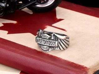 Ring aus Edelstahl US 9,5 - 13 Harley Davidson Wings, 19 €, Kleidung & Schmuck-Accessoires, Uhren, Schmuck in 6780 Marktgemeinde Schruns