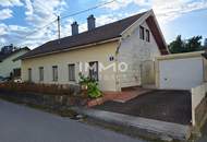 Charmantes Haus mit Nebengebäuden und liebevoll gestaltetem Garten