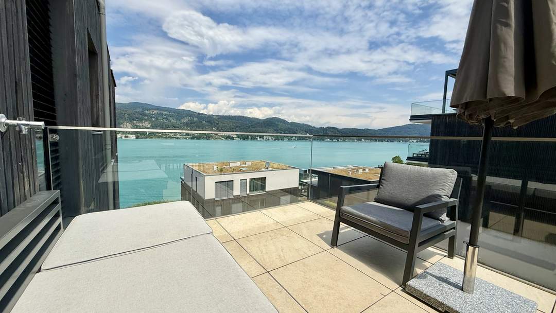 Dellach / Wörthersee: Mini-Seewohnung mit mega Seeblickterrasse & Garage, Anleger-geeignet
