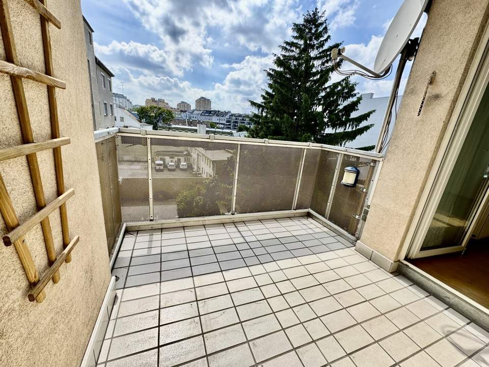 4 ZIMMER NEUBAUWOHNUNG MIT BALKON UND TIEFGARAGENPLATZ IN ZENTRALER LAGE