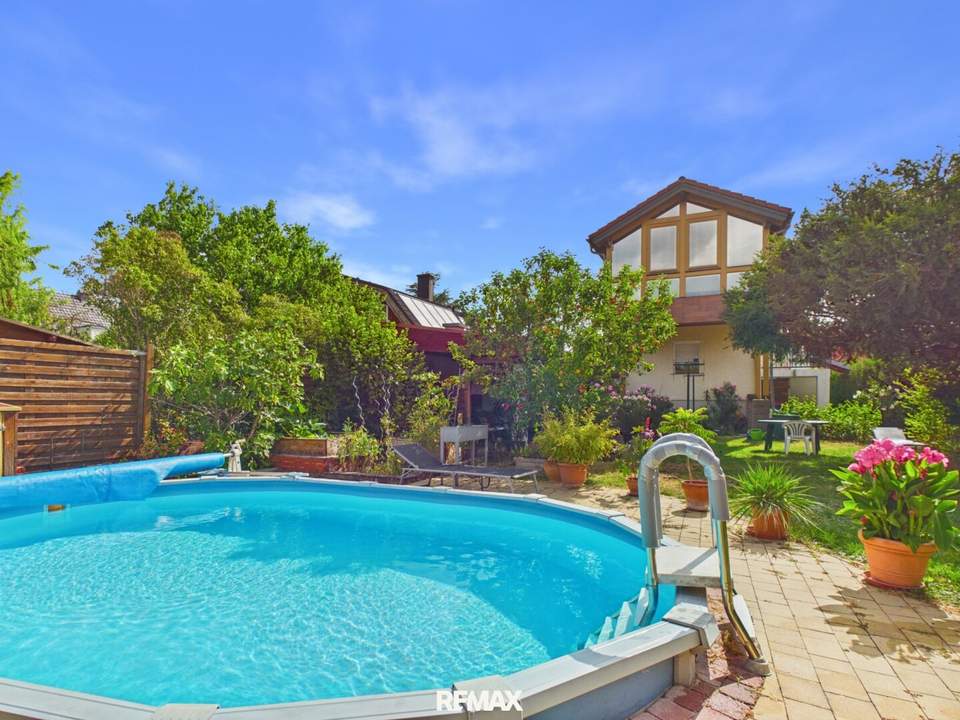 Entzückendes Zweifamilienhaus mit Pool, traumhaftem Garten und Garage in toller Lage in Tribuswinkel zu kaufen!