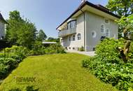 Ästhetische Villa am Stadtrand mit Park