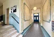 Renovierte Dachwohnung mit zwei Terrassen und seitlichem Blick auf Schönbrunn und die Gloriette