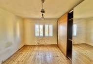 Wohnhaus mit starkem Sanierungsbedarf in ruhiger Lage!