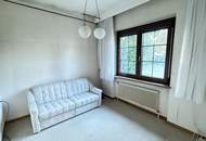 Großes Einfamilienhaus mit Veranda und Wirtschaftsanbau mit uneinsichtigen Garten + Ausbaupotential!